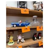 Diecast Santa Claus in red crown Gasoline car