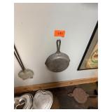 Antique cast iron Griswold #6 skillet / 699 B