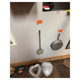 Vintage metal pizzelle maker