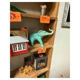 Vintage elephant figurine / no C/C