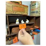 Lot of 3 vintage rabbit figures / no c/c