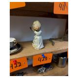 Vintage porcelain angel figurine / no c/c