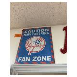 Unopened Yankees metal sign / newer