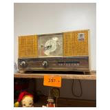 Vintage GE electric radio / working