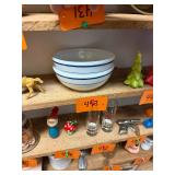 Pair of vintage pyrex bowls