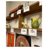 Vintage gold trimmed horse figurine / no C/C