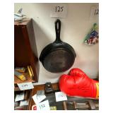 Antique #6 cast iron skillet / marked 9 in skillet