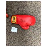 Autographed SugarRay Leonard Everlast boxing glove