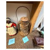 Antique Dietz lantern / no C/C on globe