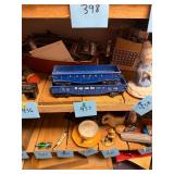 Pair of vintage Lionel train cars / o gauge