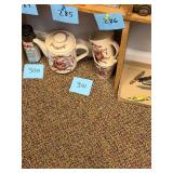 Vintage Rooster & chicken teapot + 2 cups / No C/C