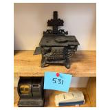 Vintage cast iron Queen salesman sample stove