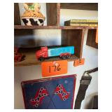 Vintage pez dispenser truck / no feet