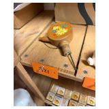 Vintage musical wine pourer / stopper, working