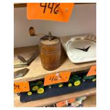 Vintage wooden barrel pepper grinder / working