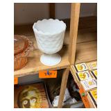 Vintage Westmoreland milk glass vase / No C/C