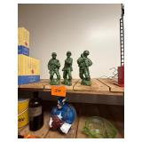 Vtg Blowmold Soldier Figurines Set