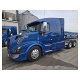 2230 2018 Volvo VNL Sleeper Cab Semi img1