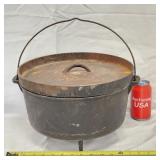 Large Cast Iron Durch Oven Kettle Footed Cauldron