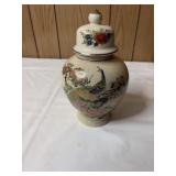 Vintage ginger jar w/ lid 8'