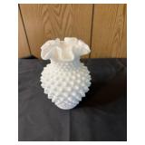 Vintage hobnail vase 5.5'