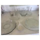Miscellaneous bowls, platters, and glass items