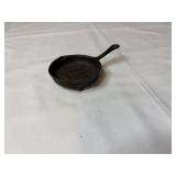 Vintagw Cast Iron Ashtray  Jamestown VA  2.5' x