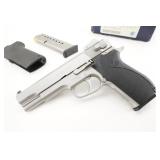 Smith & Wesson 1006 10MM