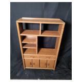 Oak veneer shelving unit with cabinet doors