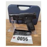 Beretta APX, 9MM with additonal mag and case