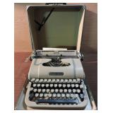 Underwood Finger-Tite Typewriter