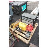 tool chest / cabinet / floor jack / hose reel /