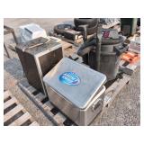 Craftsmen 5 HP wet dry, vac, Bud Light  Cooler,