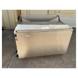 Hardt soaker with electric basket lift