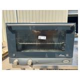 Cadco Lisa countertop convection oven