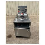 BKI pressure fryer with filtration system