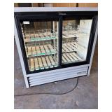 True glass door refrigerator