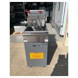 New Black diamond 40# gas fryer on casters