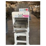 Oliver 1/2ï¿½ bread slicer with proguard