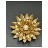 Vintage gold tone flower brooch