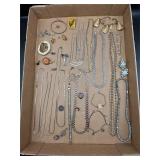 Jewelry lot. Some pieces are broken