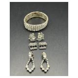 Rhinestone lot. Pair of earrings, stretchy