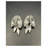 Vintage clear rhinestone prong set clip on earring