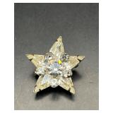 Vintage prong set flower design brooch pin.