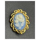 Vintag Monet timy cameo brooch pin