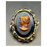 Vintage left facing cameo brooch pin.