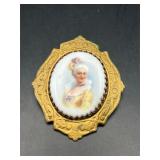 Vintage cameo brooch pin. C clasp.