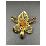 VINTAGE MONET GOLD TONE FLOWER PIN ORCHID