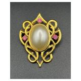 Vintage gold tone brooch pin.