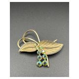 Vintage brooch pin. AB